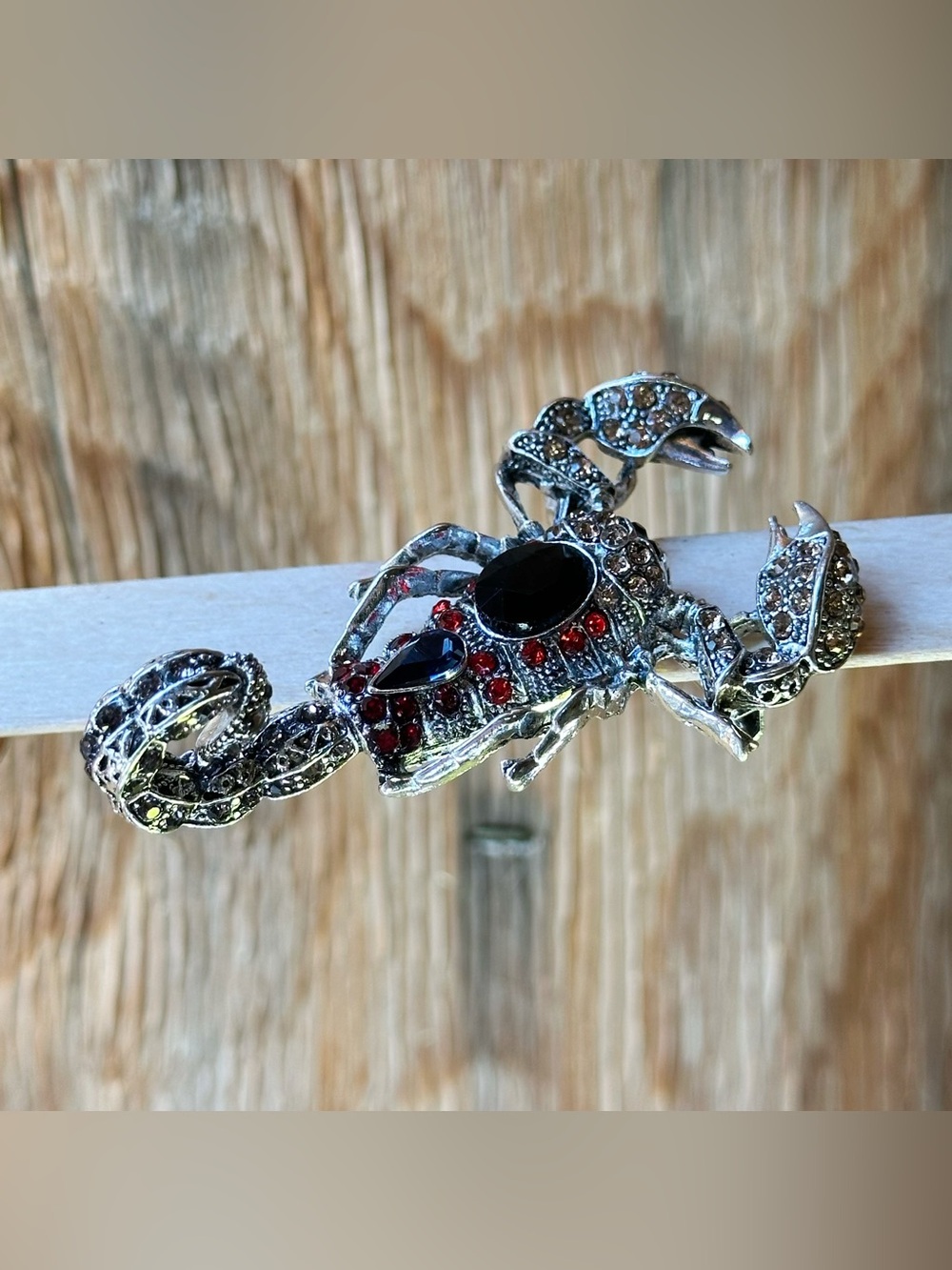 NWOT Scorpion Rhinestone Brooch - Picture 4 of 9